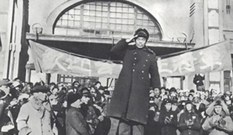 1950年滇军将领杨朝纶起义后叛变被捕，陈赓当即询问潘朔端：我们应如何处理？
1