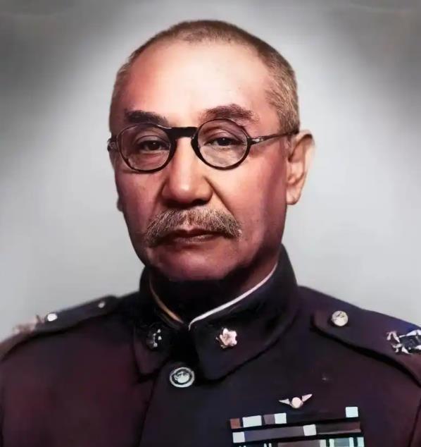 1949年12月，阎锡山等14人，乘坐的飞机，遇寒流无法上升，陈立夫劝阎锡山：“