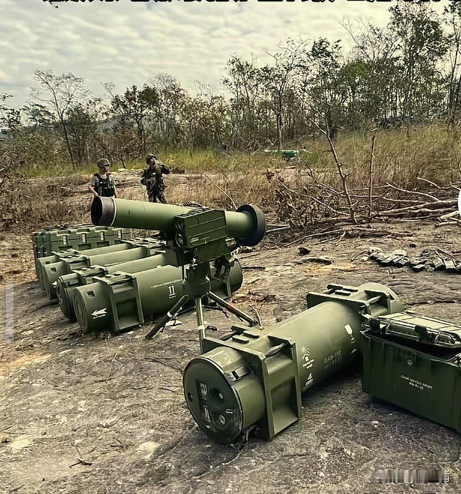 泰国公布数套被缴获的，柬埔寨最先进的反坦克导弹系统。
这些武器，柬埔寨军方还没有