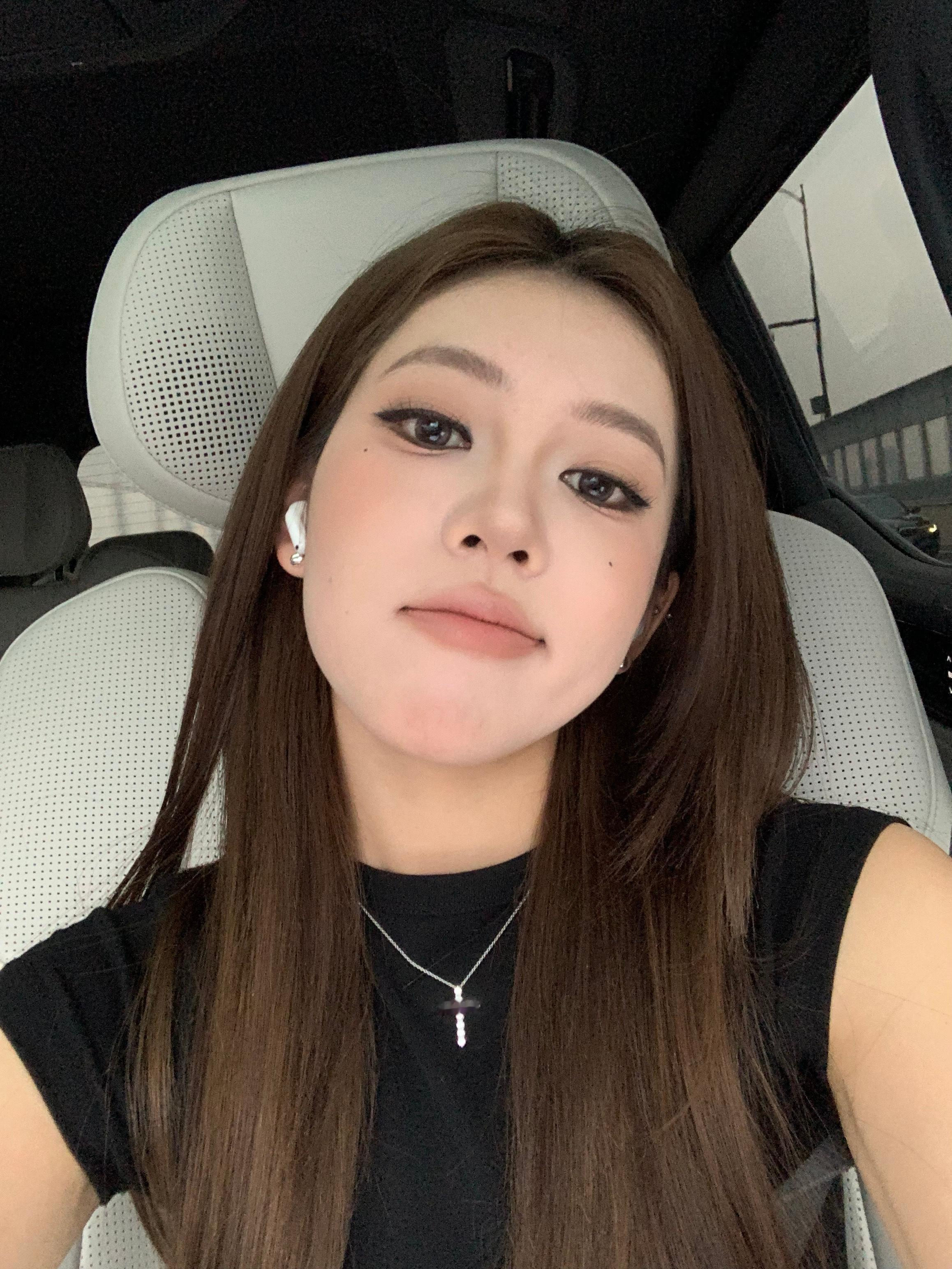 啊啊啊想换美甲 五一前不会没时间吧（很有可能） 