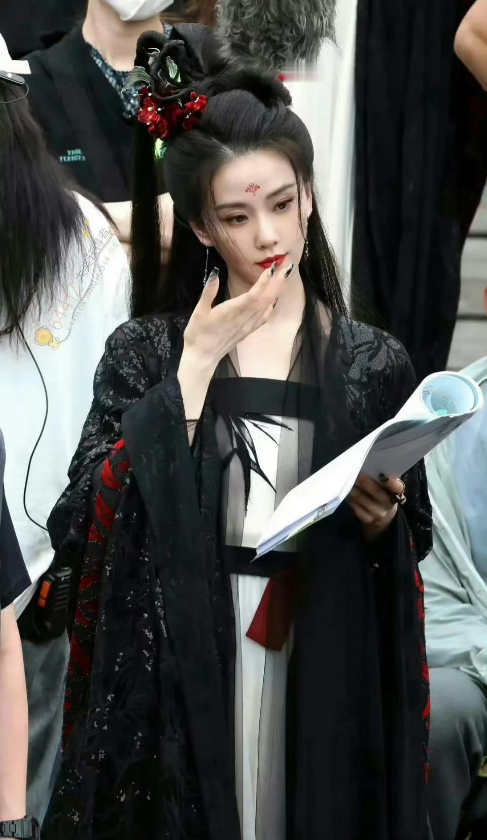 虽然掌心感觉快了，但是我们淮水竹亭我被这张造型迷的不要不要的，王一栩能不能搞快点