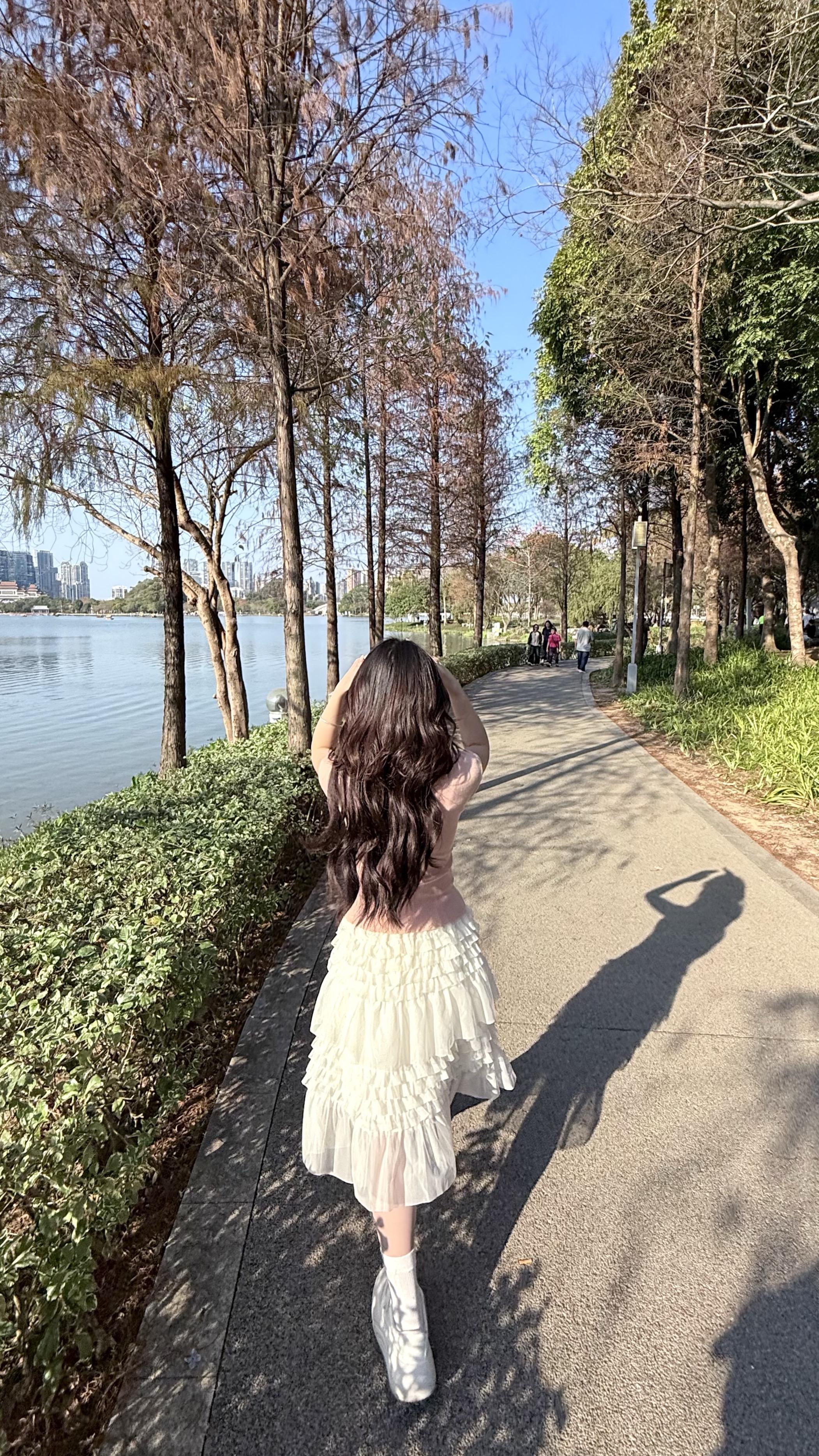 倘若你只是我生命中的过客 那向你索求太多确实是我的错
