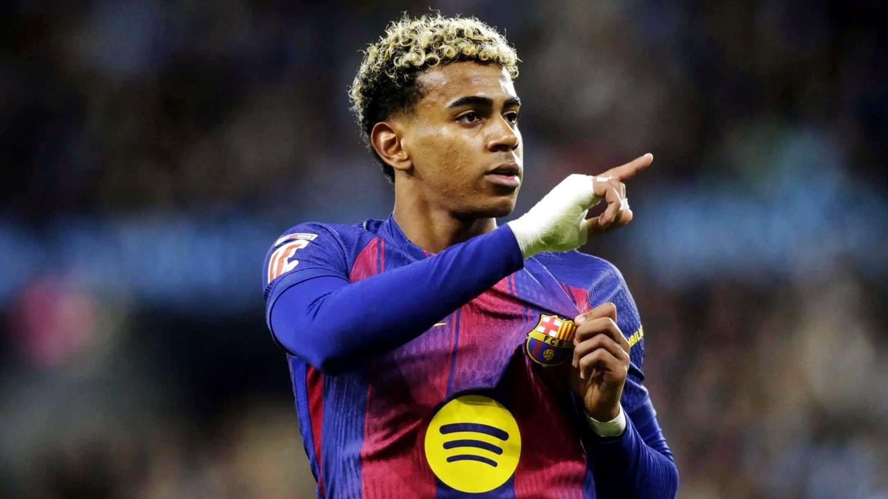 根据数据统计，皇马2025年球衣销量创造新纪录，首次突破300万件大关。
巴萨和