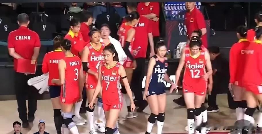 伤心，中国女排第一局25比22输给墨西哥女排。此局，带伤明显状态正在恢复中的李盈