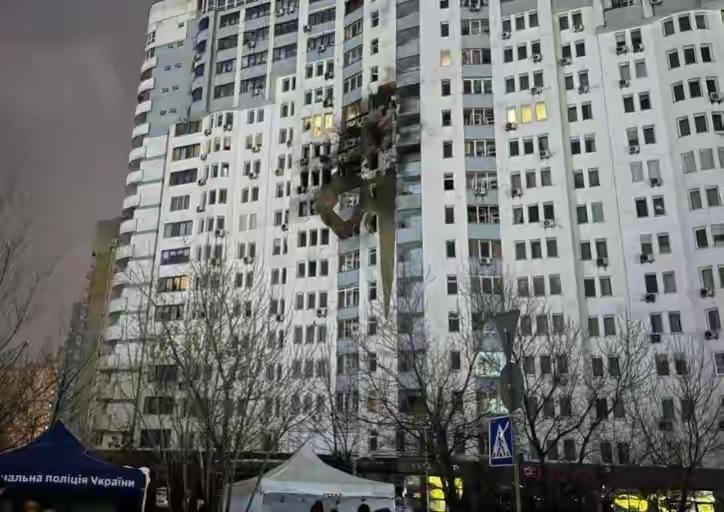 俄乌打了1400多天还不停？你的菜价油价早被牵连
 
俄军10马赫“榛树”导弹炸