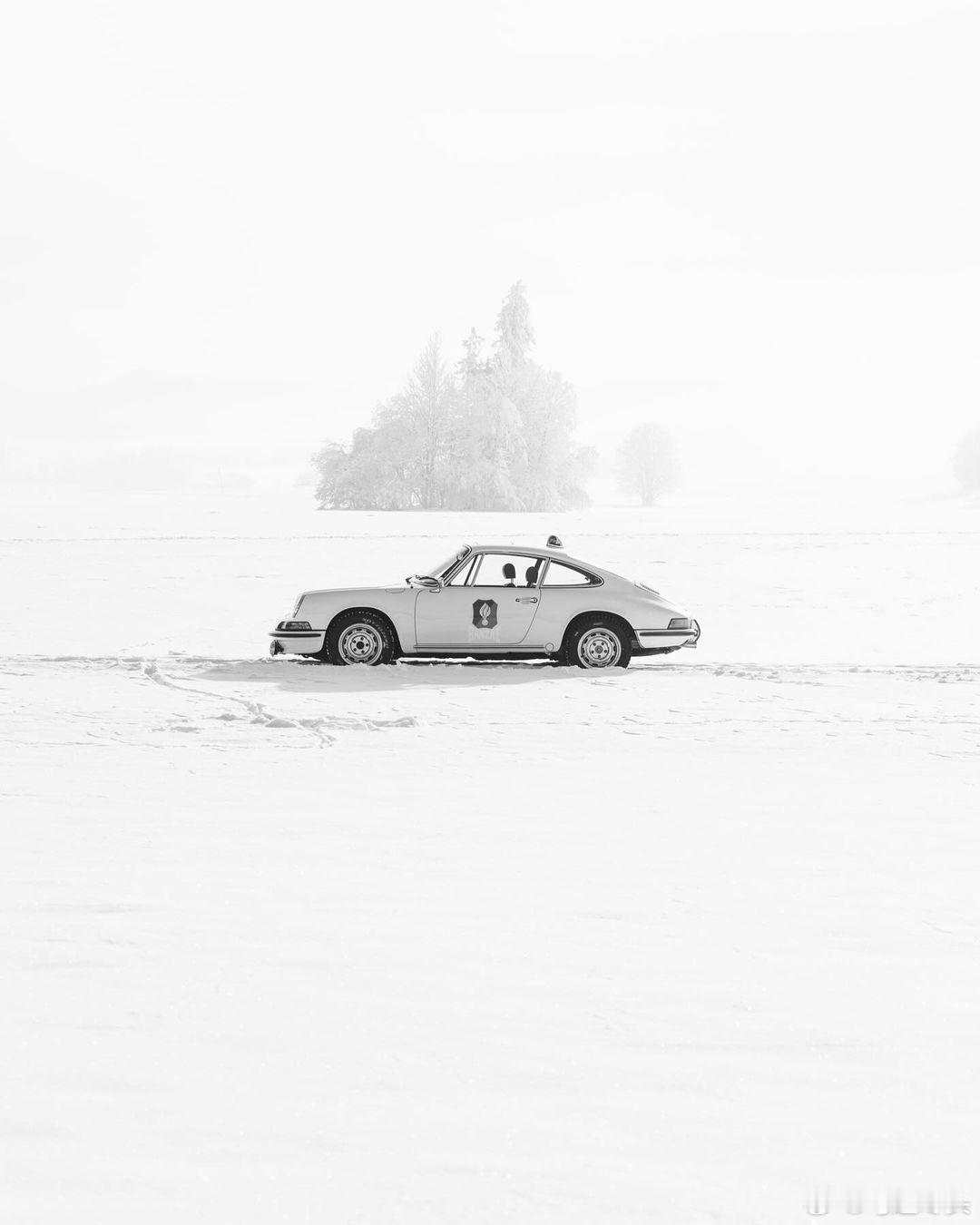 Snow patrol 🚨  1 of only 20 ‘Rijkswacht