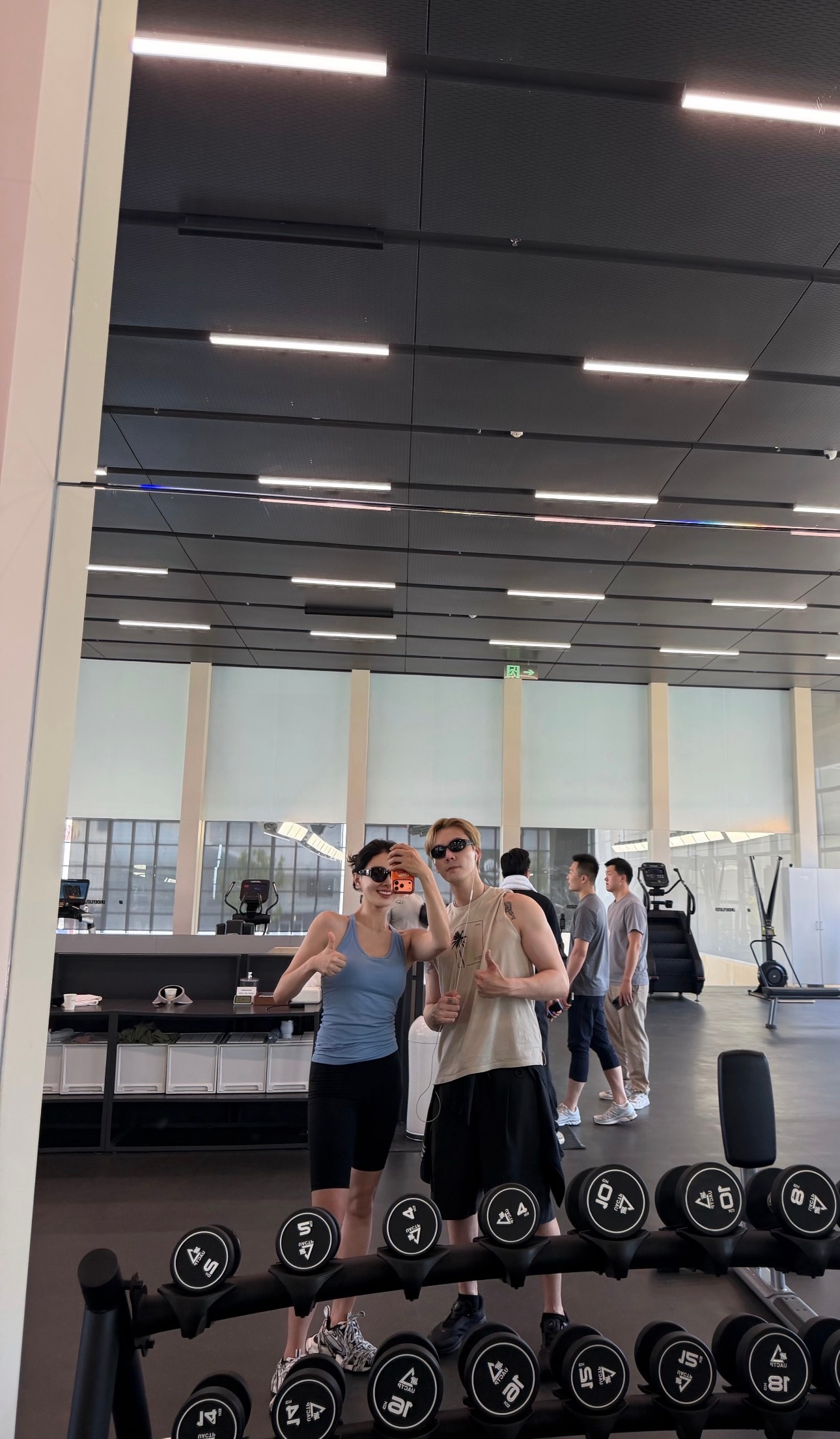 陈伟霆MV预告女主剪影陈伟霆新歌是唱给谁的路人健身房偶遇陈伟霆 所以饱饱这又是去
