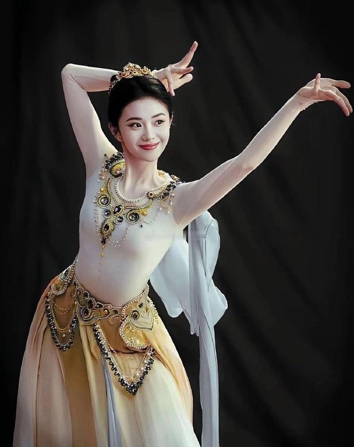 刘浩存这舞姿太像飞天神女了，怪不得被大导演一眼看中 