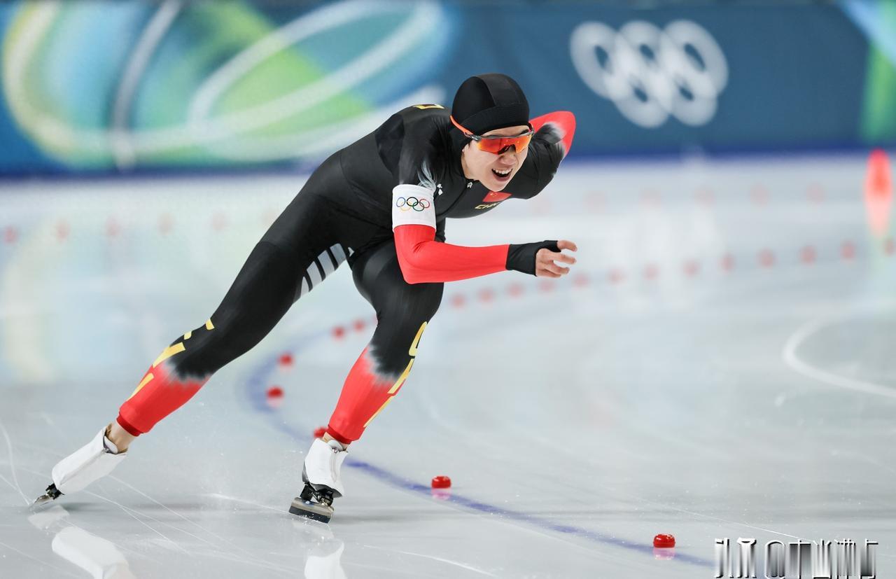荷兰人刷纪录，中国姑娘差2秒，冰上真拼了。
今天看新闻才知道，昨天米兰冬奥会速度