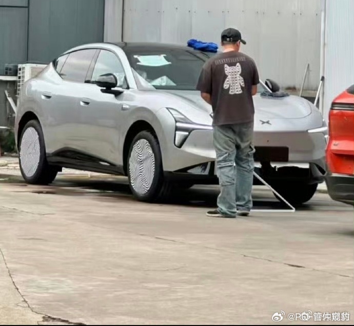 大概率这是小鹏Mona品牌的第二款产品应该是一辆A级轿跑SUV预测会大幅吃掉比亚