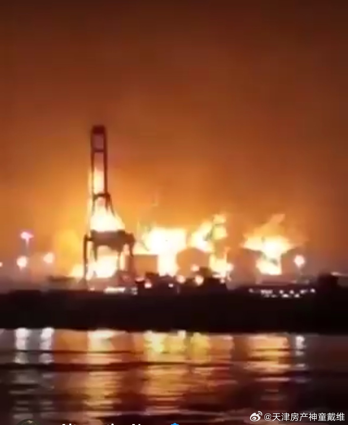 那不是燃烧的石油炼化厂，而是破碎的石油美元体系和即将要涨停的中海油 