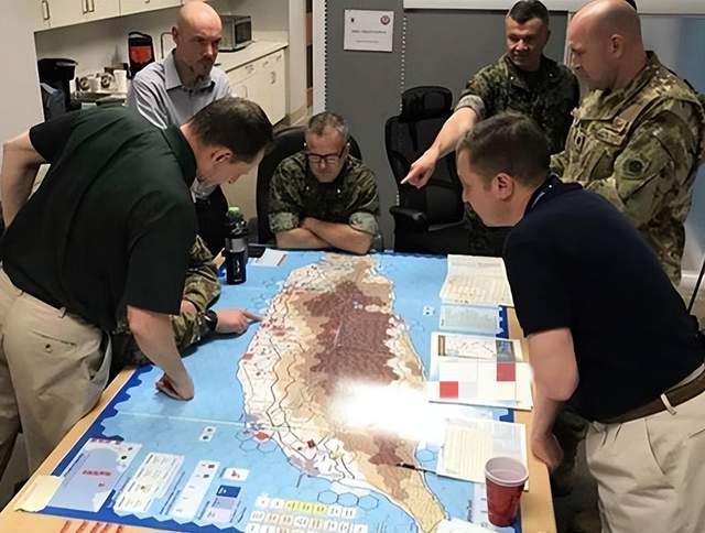 现在美国专家们的意见出奇一致了，认为一旦中国大陆统一台湾省，美国或许只剩一条路可