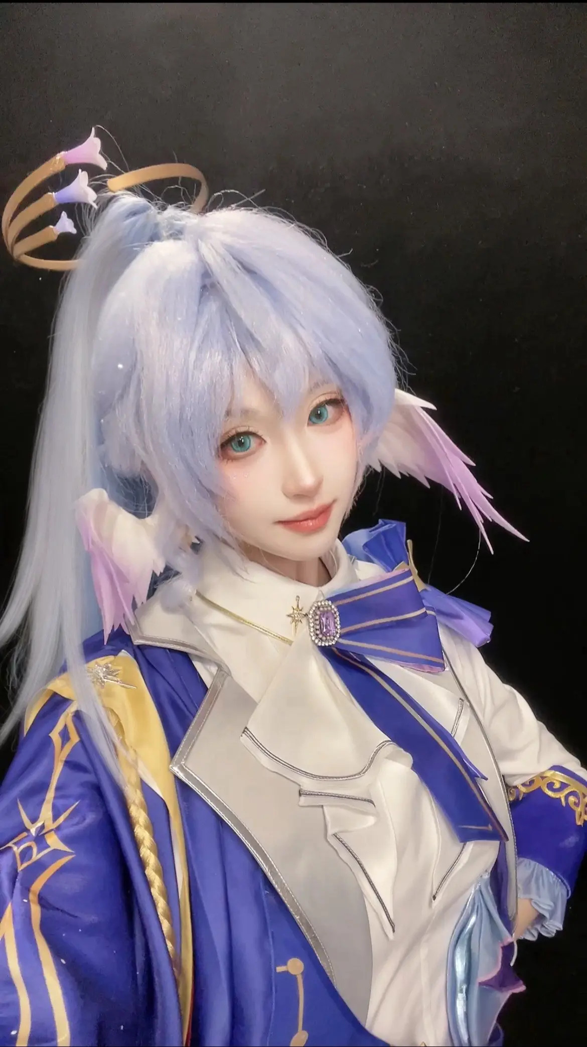 知更鸟：都是骑士了，当然要帅一点！ 补一个知更鸟骑士的自拍