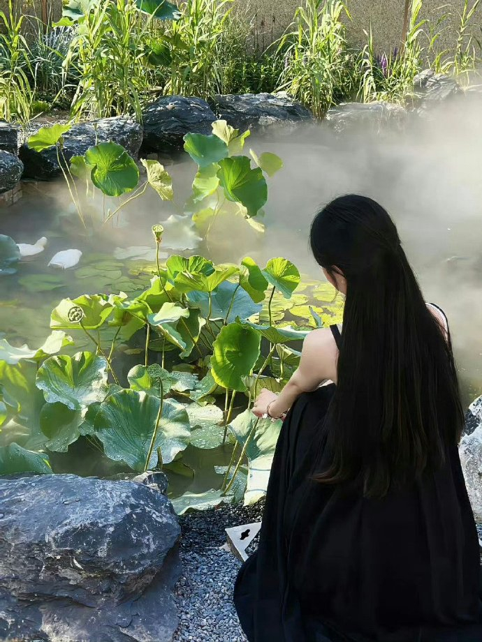 放下焦虑，好的人生不慌不忙，生活嘛，慢慢来，你又不差，好戏都在烟火里。 