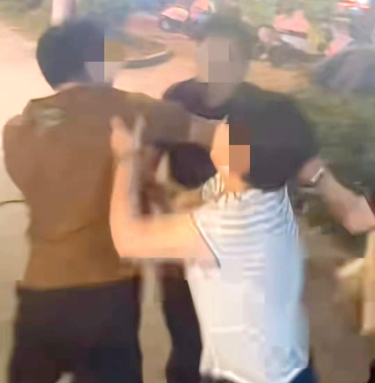 【护孕妻劝烟被打仅罚500元！周兆成：只看伤情不看恶意，是典型机械执法】
 
大
