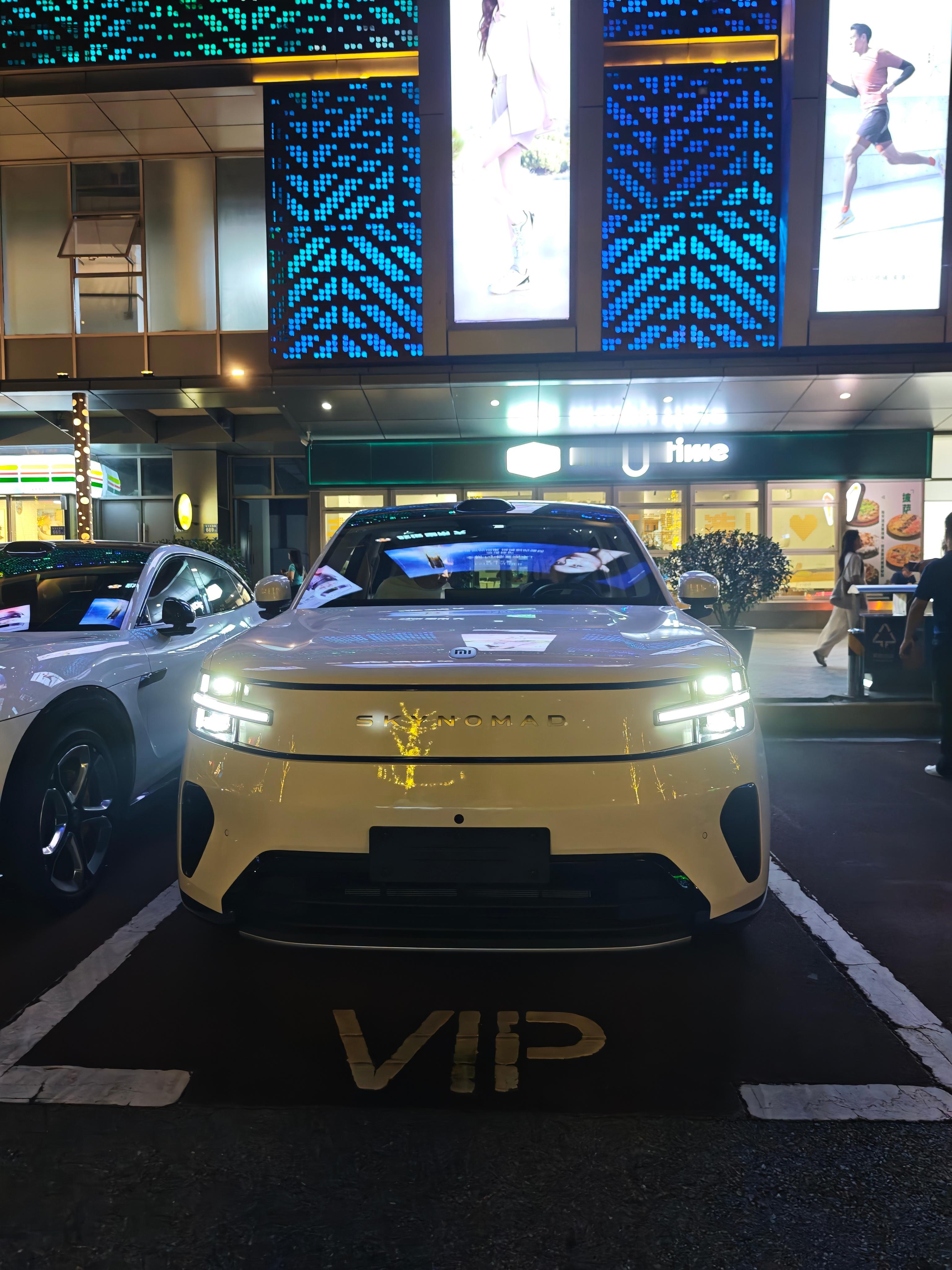 这个点了，还在看车，还在试驾，你说急不急[吃瓜] ​​​