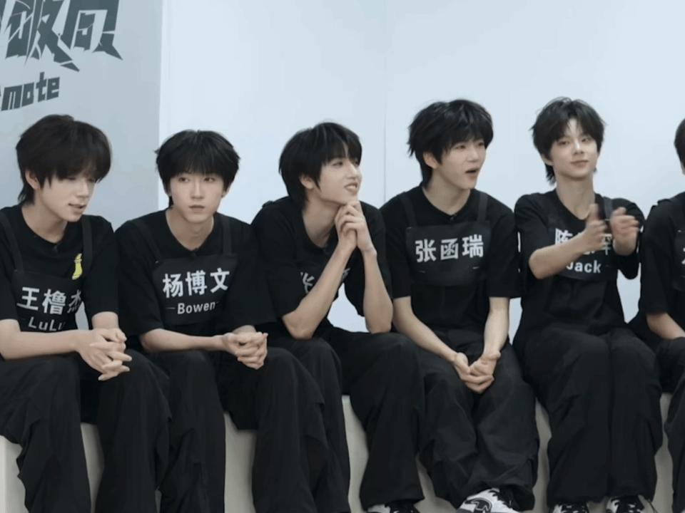 老挂的眼神藏不住 