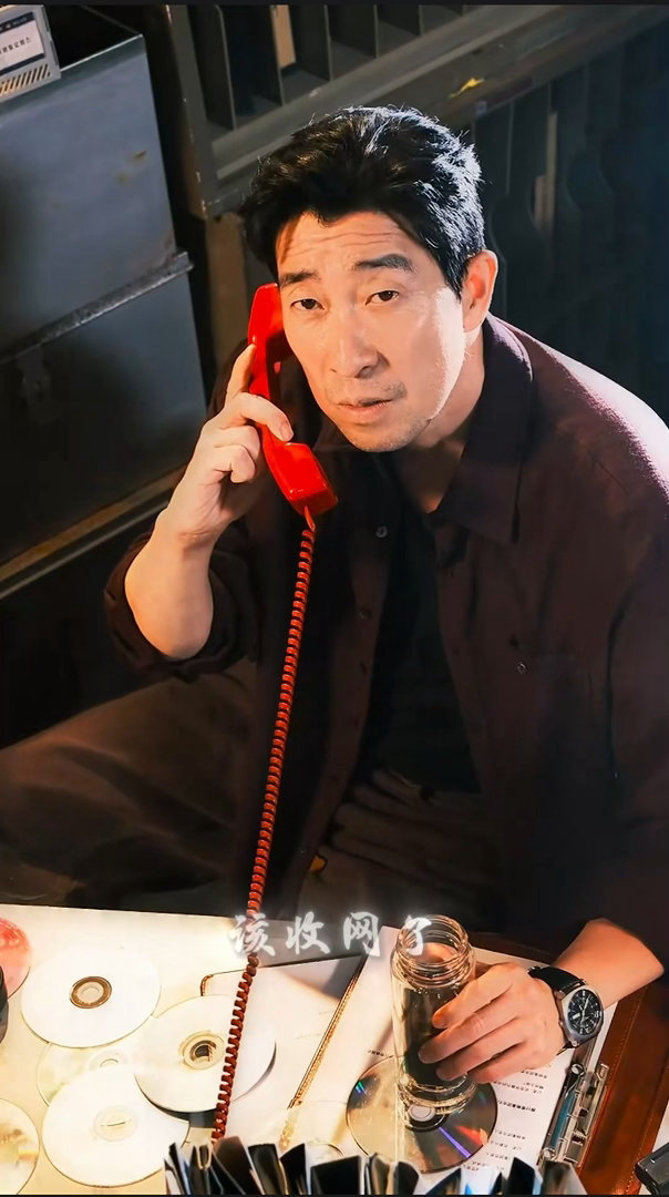 猎雨人间阵容官宣一时分不清王千源侯雯元谁才是反派猎雨人间 直接硬控我眼球！王千源