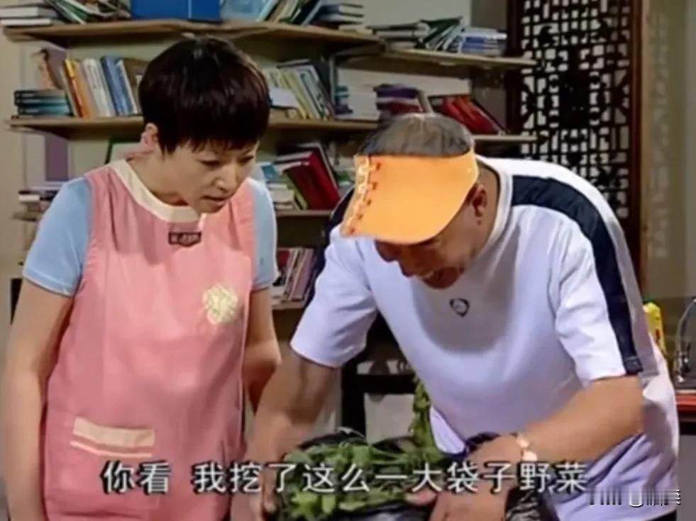 过年时亲戚带了一大袋野菜，说是刚冒出来的尖儿给大家尝个鲜，端上饭桌以后家里老人说