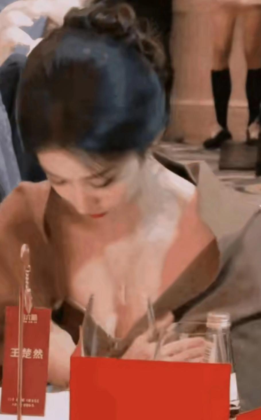 单身的儿子今天突然问我，如果要娶回一个这样的儿媳妇，家里需要什么样的条件，自己平