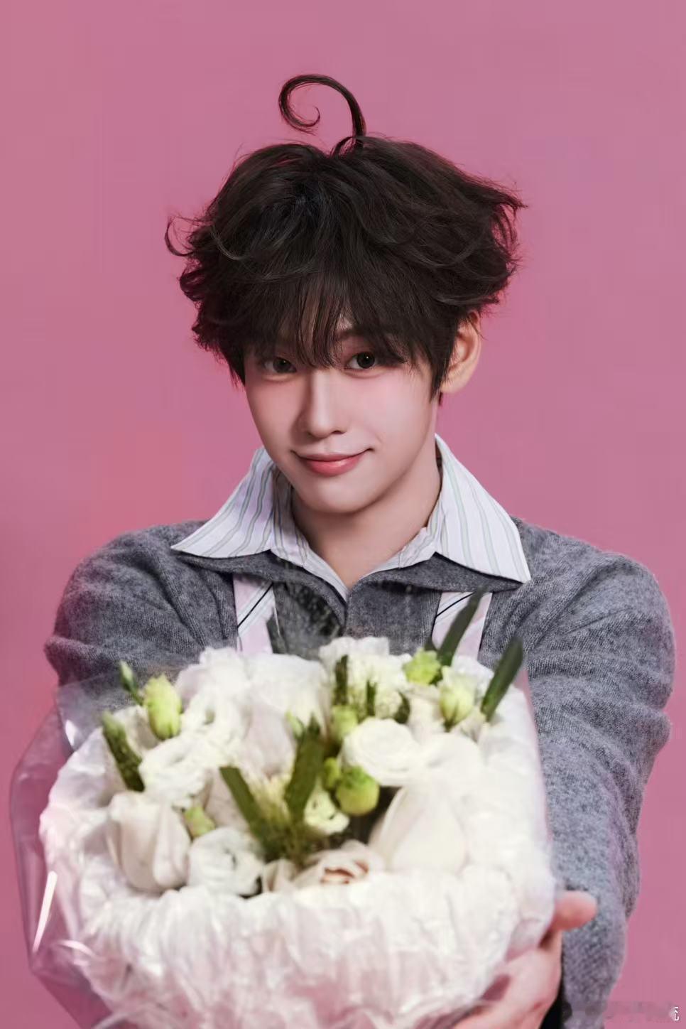 余景天官宣加入乐华后首支单曲 从官宣新公司到发布首支单曲，余景天在情人节给了大家