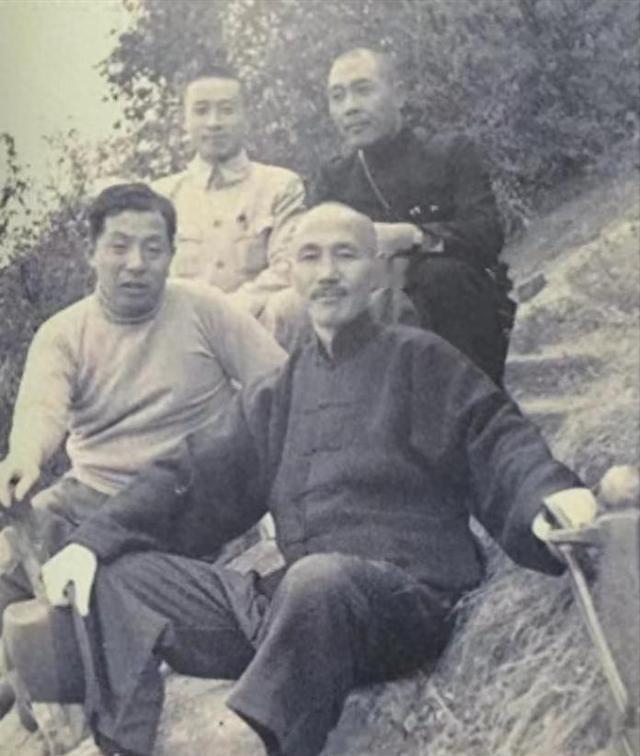 二太进门5个月产子？原配起疑，钱大均却死咬：是我的娃！
钱大均的原配夫人欧阳藻珍