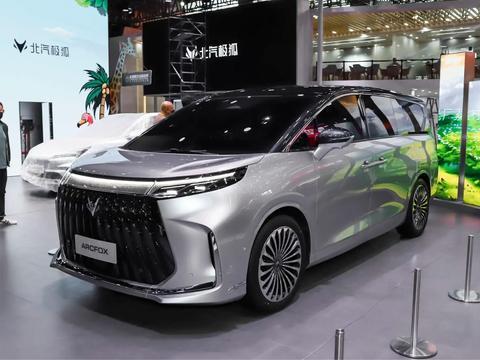 懂车之道讯懂车之道快讯，极狐中大型MPV正式亮相，现有的消息显示，新车内部代号为