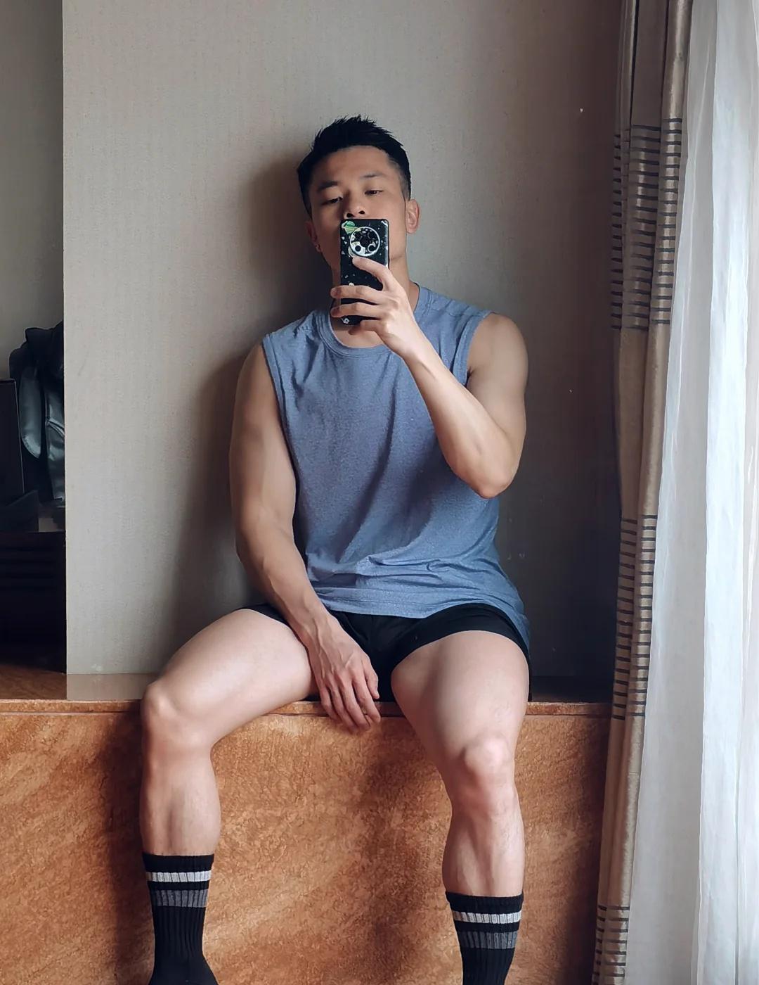 周二随拍
依然没有笑容
	
健身打卡日常
男生自拍🤳
撸铁日常
男生干净
松弛