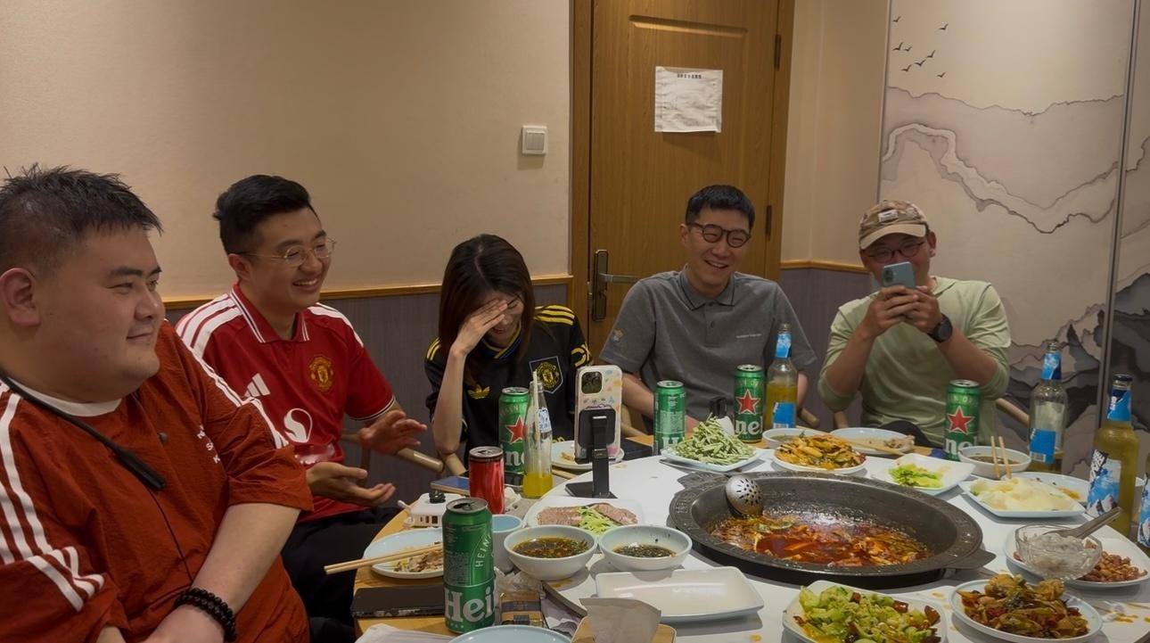 曼联播客《赛季总结篇》今晚上线您可以在以下平台收看曼联播客系列：视频版：微博（孙