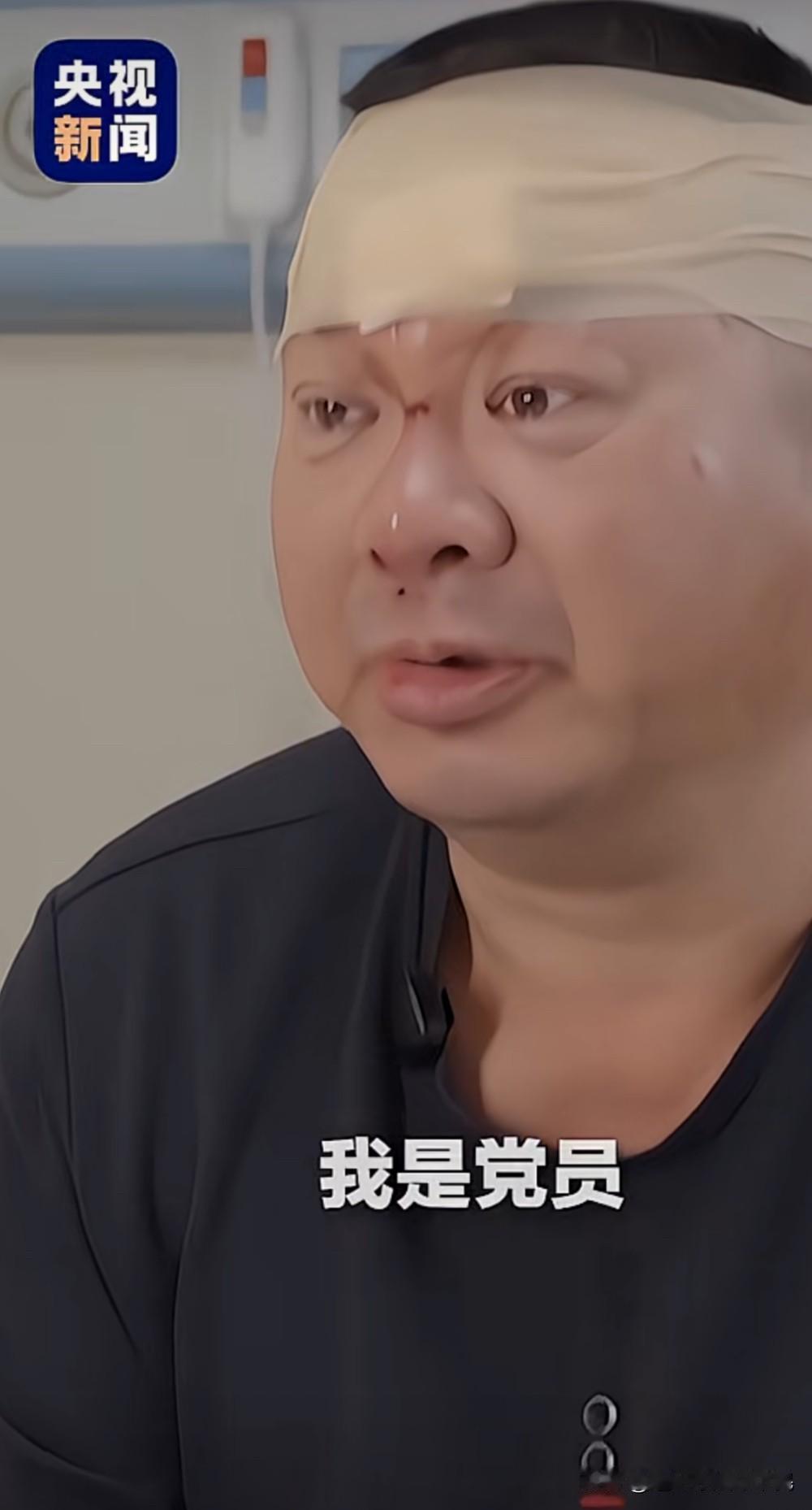 江苏省连云港市真英雄王玉平
      海边男子不小心落水了，风大浪大，派出所民