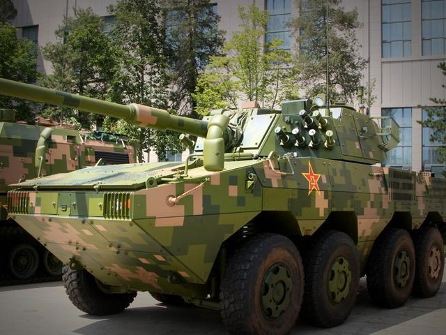 ZTL-11式轮式突击车：主武器为105mm线膛炮，配备液气悬挂系统，信息化水平