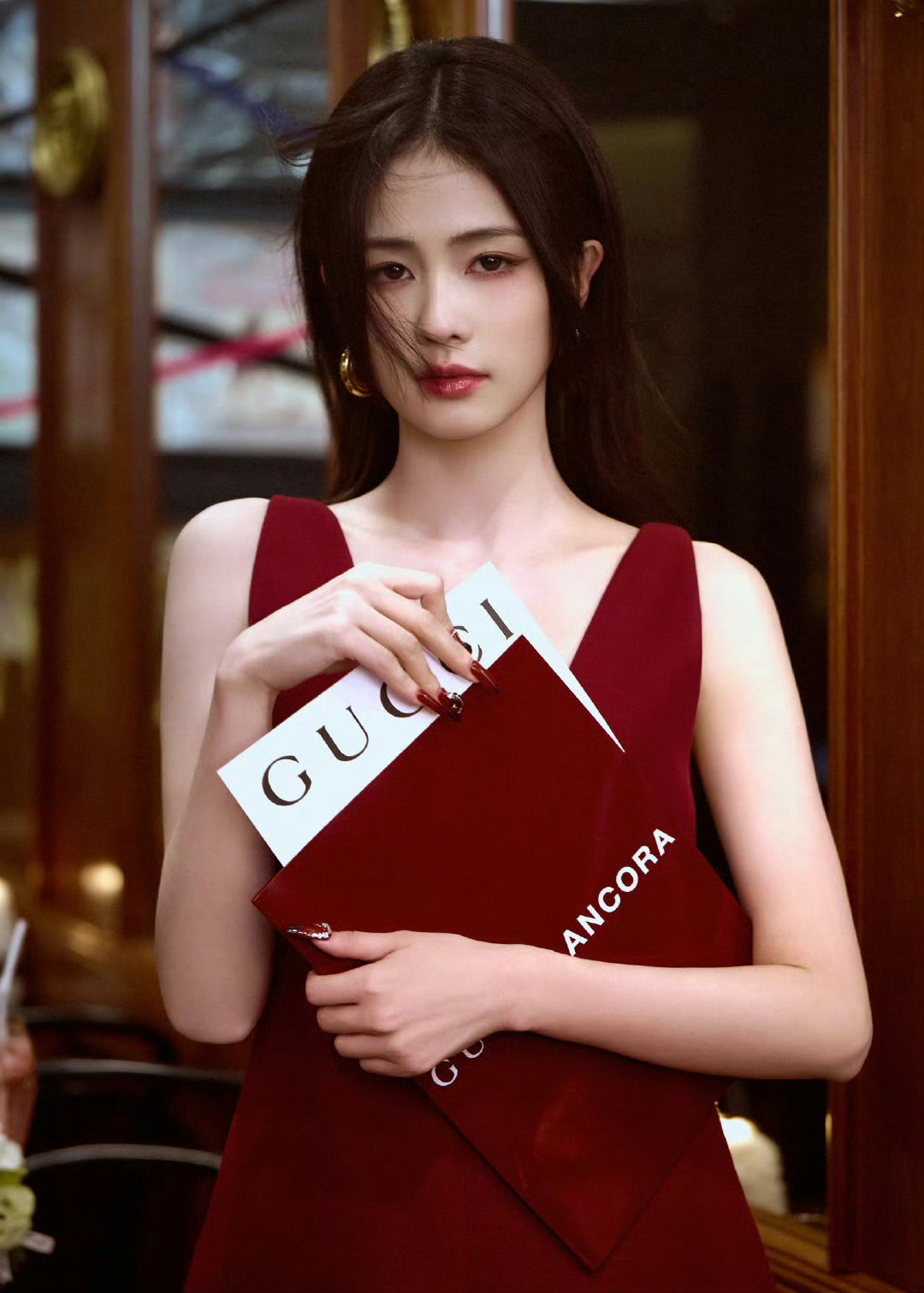 GUCCI官宣宁艺卓之前一直有瓜主网传白鹿是品牌代言人，没想到官宣了一个名不见经