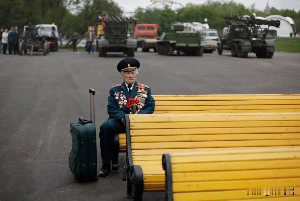 2011年5月9日星期一，在俄罗斯莫斯科的胜利日当天，86岁的白俄罗斯二战老兵康