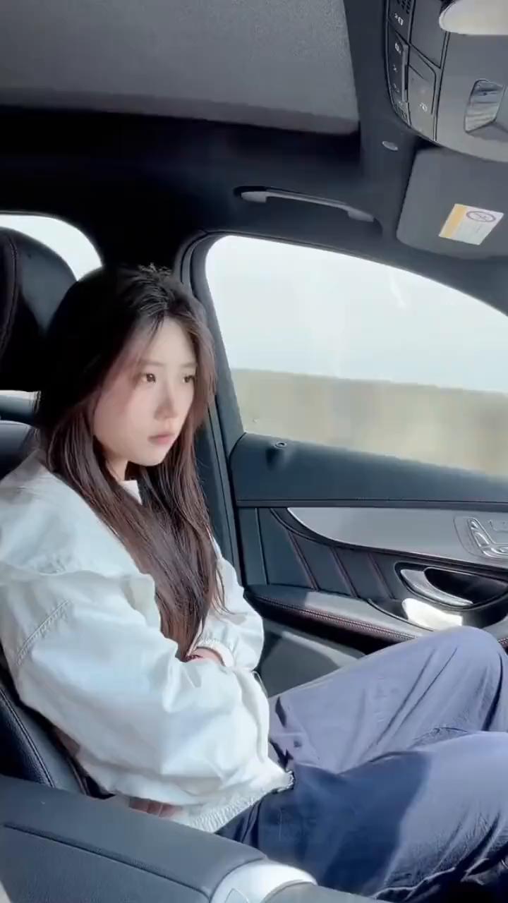 当女朋友车上生气时应该怎么哄？