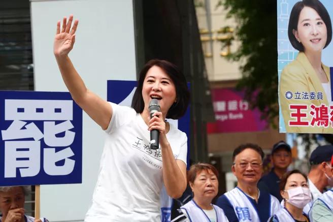首波大罢免投票将于7月26日登场，包括王鸿薇在内的24名国民党籍立委与新竹市长高