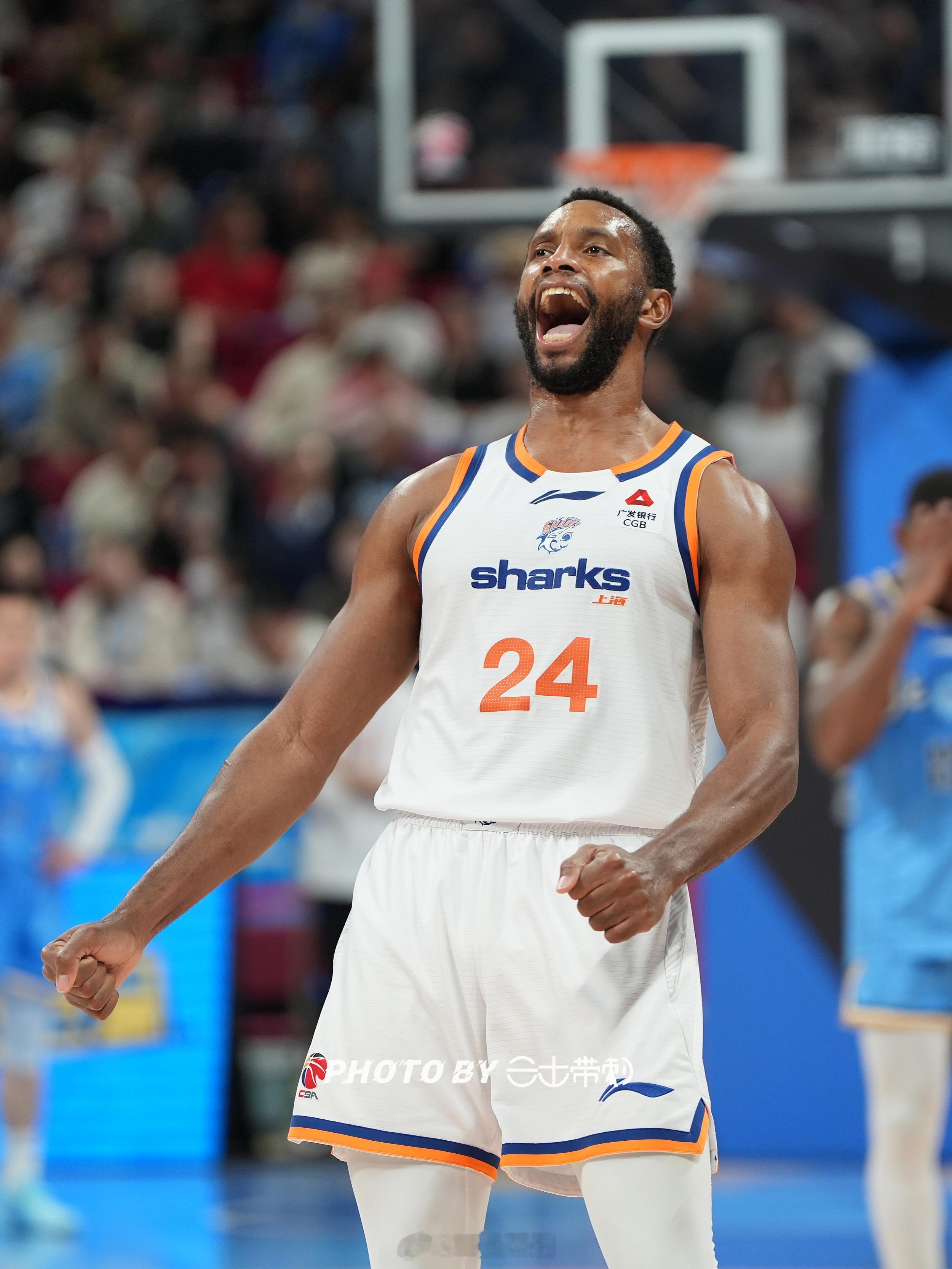 北京男篮vs上海男篮 上海提前锁定常规赛冠军！01-02赛季后，再次拿到常规赛冠