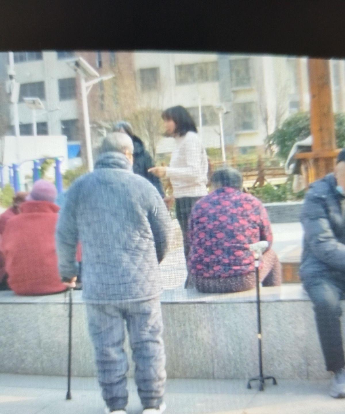 刷到个热搜，六十岁还得减肥？
专家说别折腾脸，先把血压血糖稳住。
央视去年就拍片