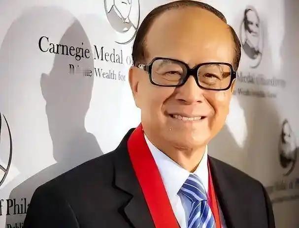 套现455亿港元！李嘉诚再次甩卖英国资产，资本回流香港成定局？..
 
98岁的
