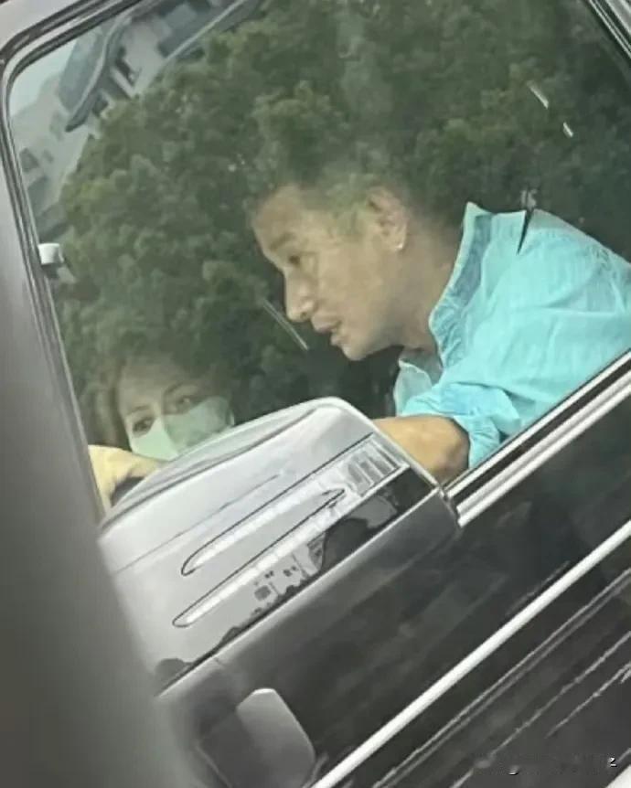 如果文章副驾坐的真是姚笛，最伤心的应该是马伊琍吧！
8月11日，一位网友在社交平