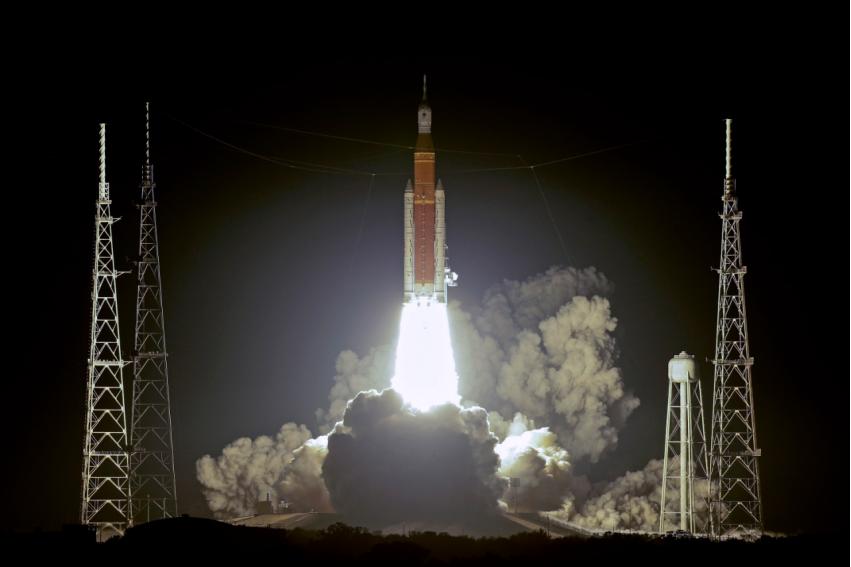 美国航天局局长艾萨克曼放了个大话：NASA要加快步子建月球基地，载人登月，争取两