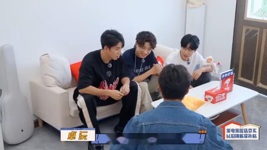 #卓沅对宿舍长的理解#  看来卓沅是有这一方面的经历的～宿舍长这也太真实了哈哈哈