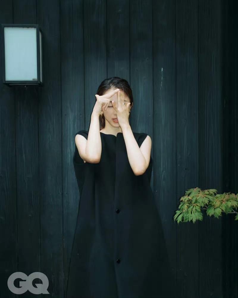 满岛光近期拍的两组清新大片☀️没有什么比光妹更治愈人心了！💛 ​​​