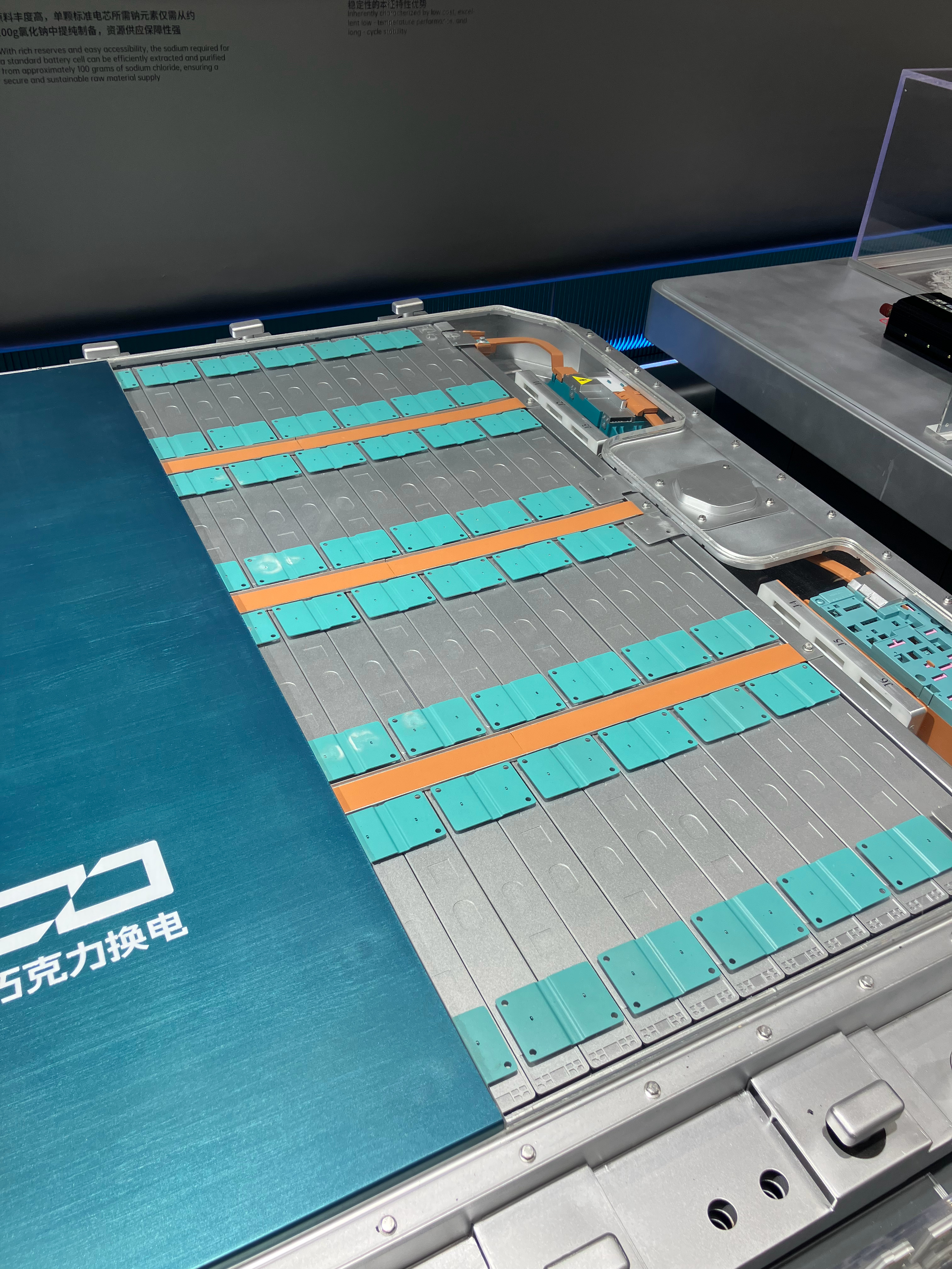 风冷。也可以理解为两轮Pack。谁说宁德不做两轮电动车电池系统？