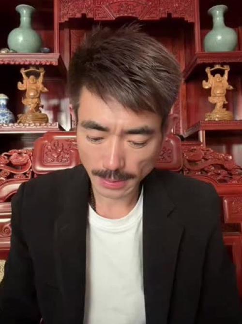 说实在的，刚开始我也觉得这人挺不靠谱的，这不就是纯纯虚荣吗？后来见多了网上各种博