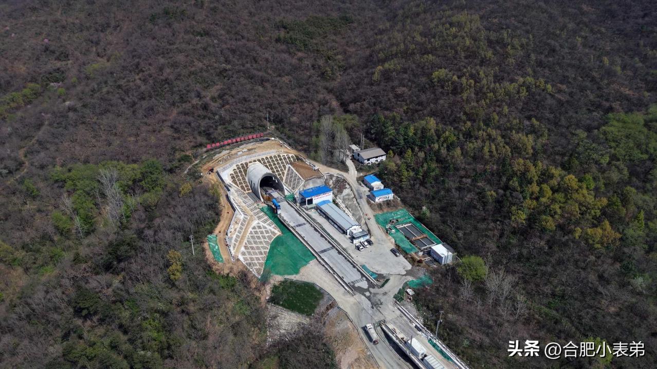 沪宁合高铁安徽段丰山隧道贯通，安徽段隧道全线贯通！

这条沿江高铁大通道建成后，