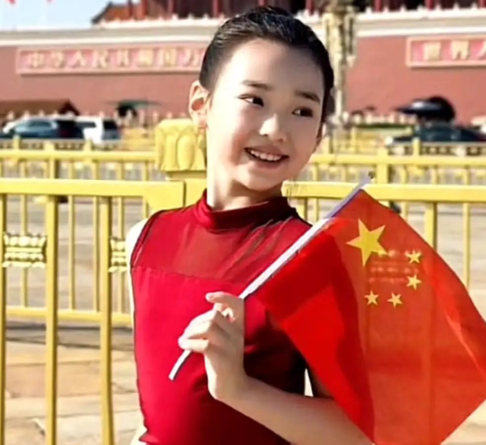董璇最让人羡慕的不是美貌和财富，而是有个优秀女儿小酒窝；国庆献舞展现爱国情怀，淡