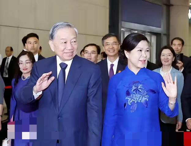 摊牌了！苏林前脚刚踏上回国火车，中越联合声明就重磅落地，铁路、矿产、新能源、核安