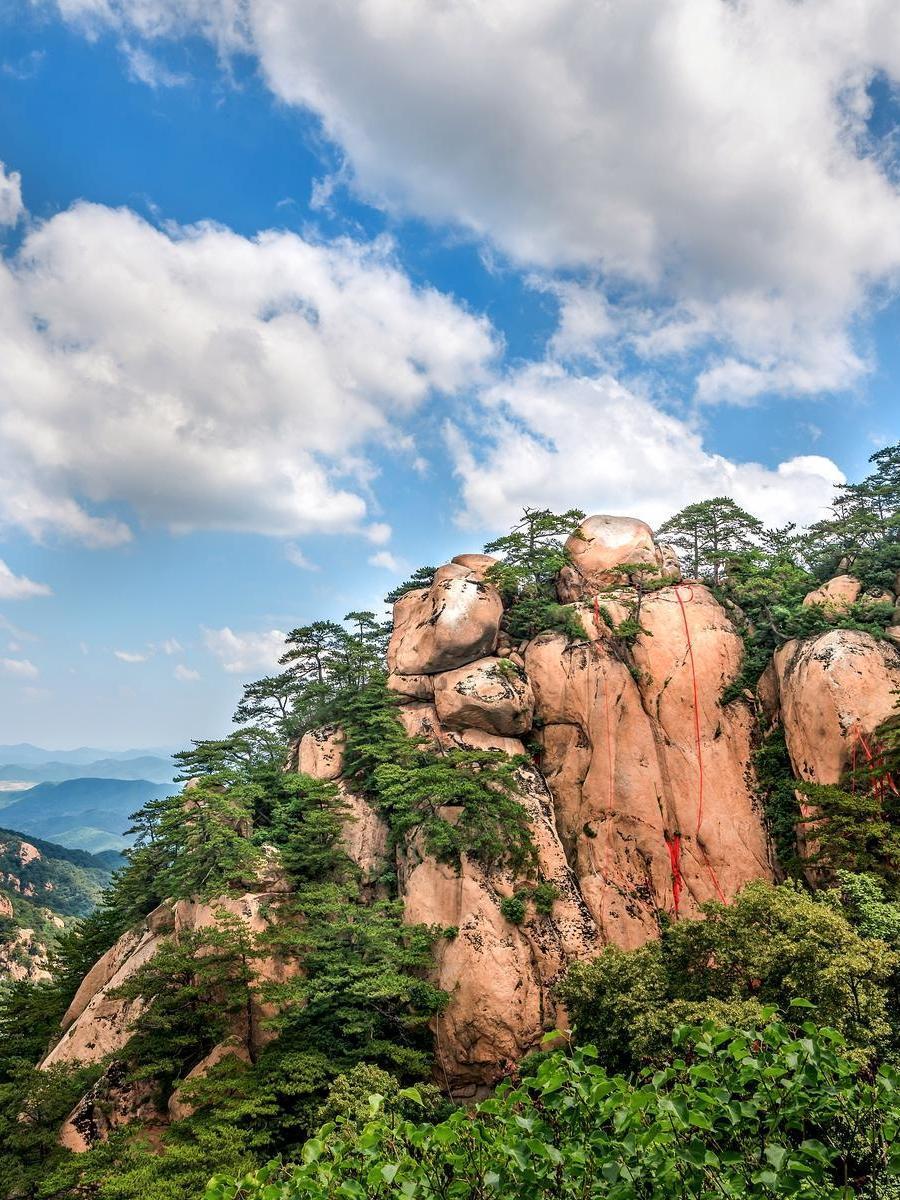 辽宁十大最美景区
 
1. 鞍山千山风景区（5A｜东北第一名山）
 千朵莲花山，