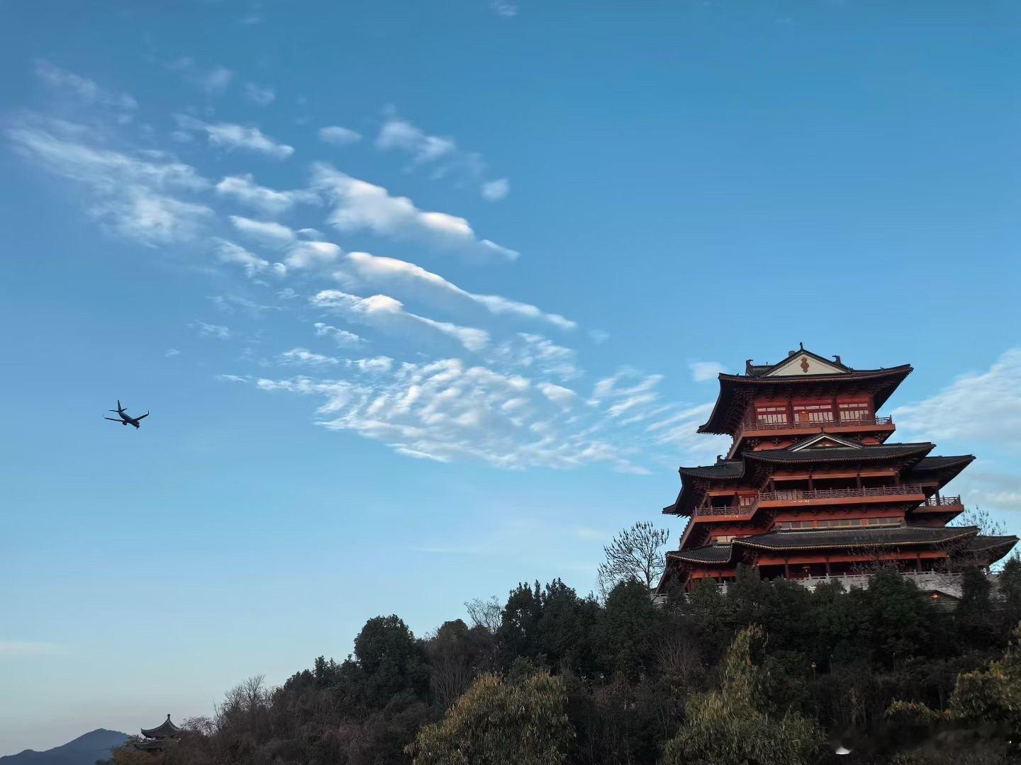 雷霆雨露，皆是君恩 