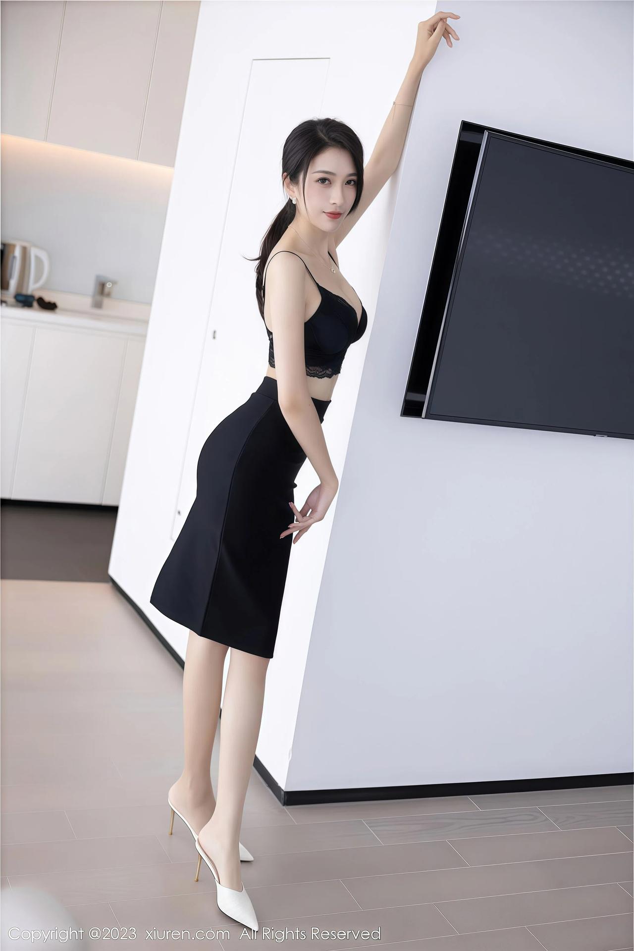 高清美女壁纸丨林乐一：一曲清欢一佳人。
她不是第一眼就惊艳时光的浓烈，而是那种能